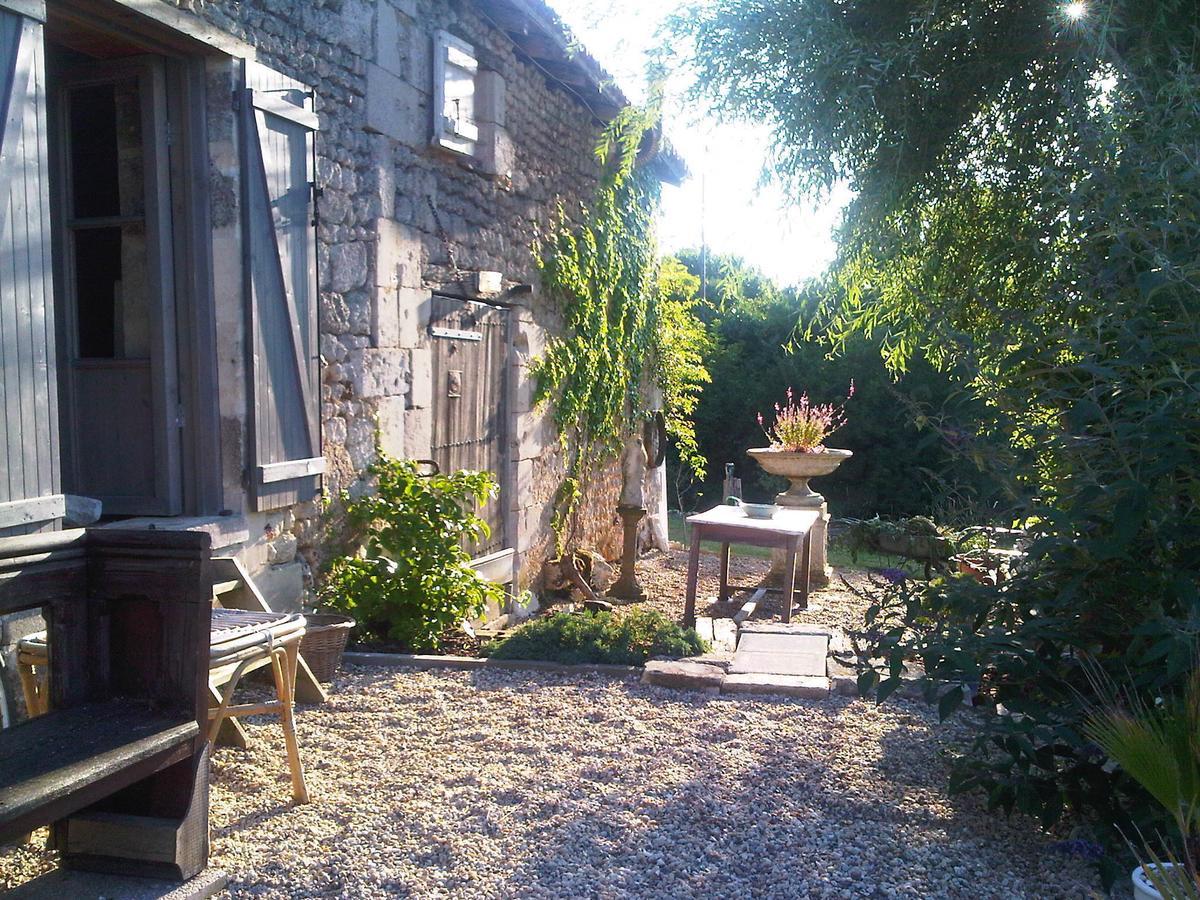 Chez Brown Bed & Breakfast Saint-Thomas-de-Conac Ngoại thất bức ảnh